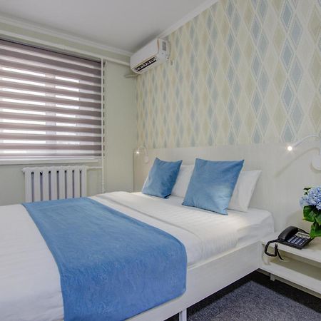 Viva Hotel Bishkek Esterno foto