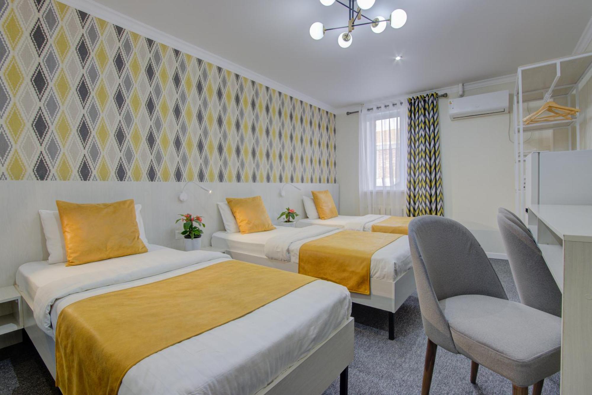 Viva Hotel Bishkek Esterno foto