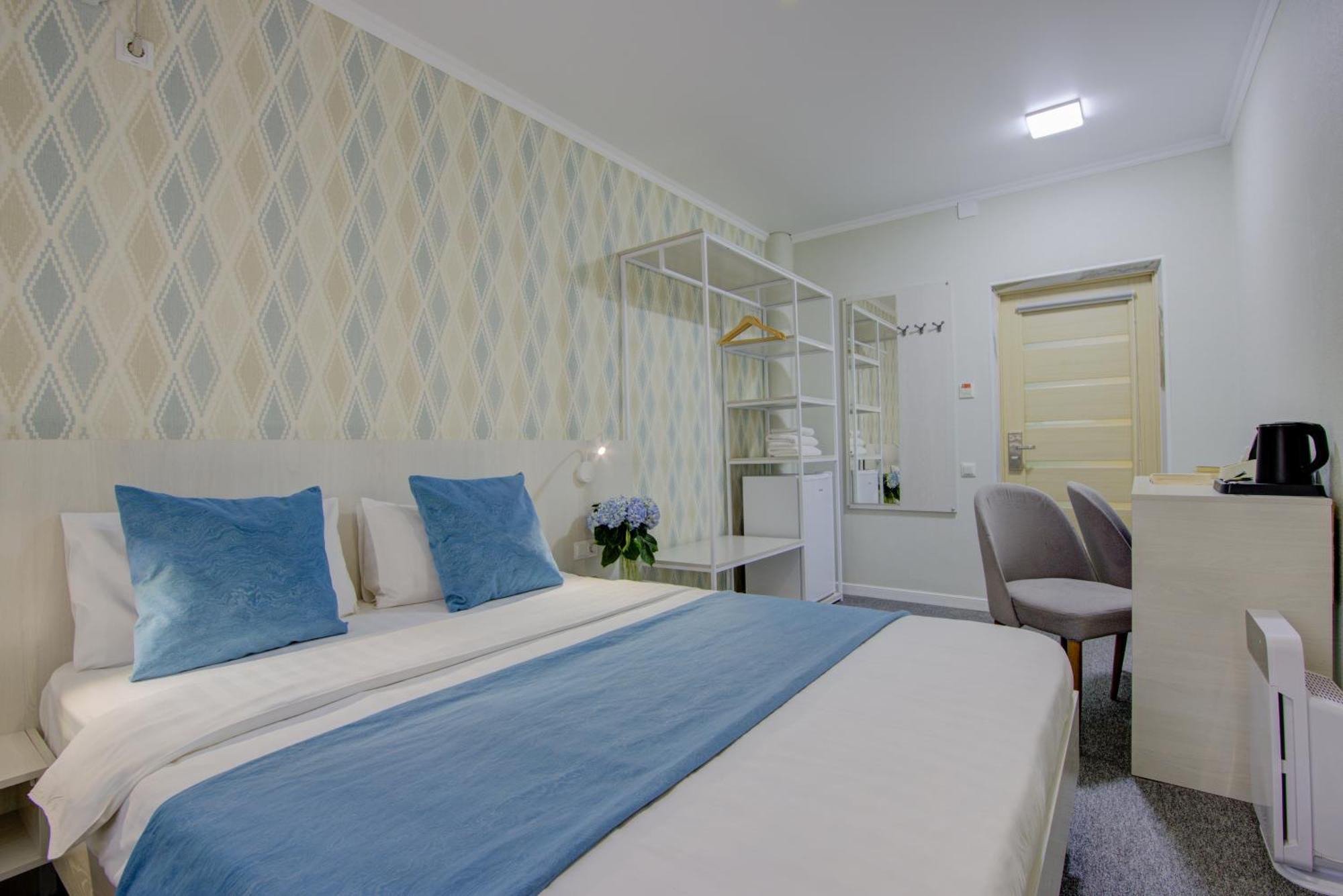 Viva Hotel Bishkek Esterno foto